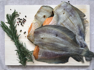 Сиг вяленый: Камбала камчатская вяленая с икрой