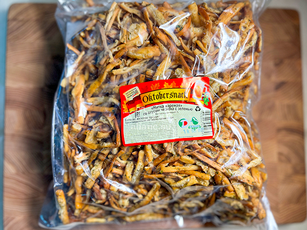 Нитка ЖАРЕНАЯ "Чеснок с зеленью" Oktobersnack 1 кг (сырный продукт) в Пушкино